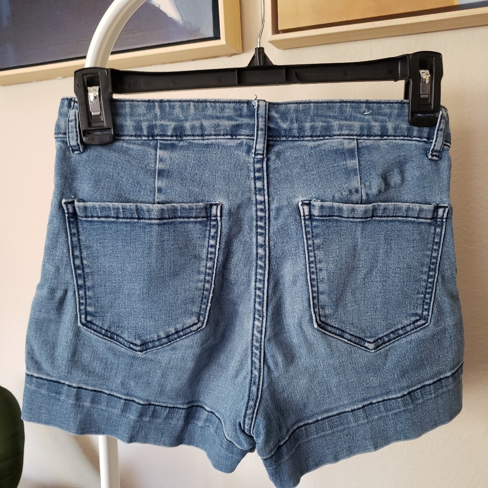Forever 21 jean shorts. Size 25. - Picture 4 of 4